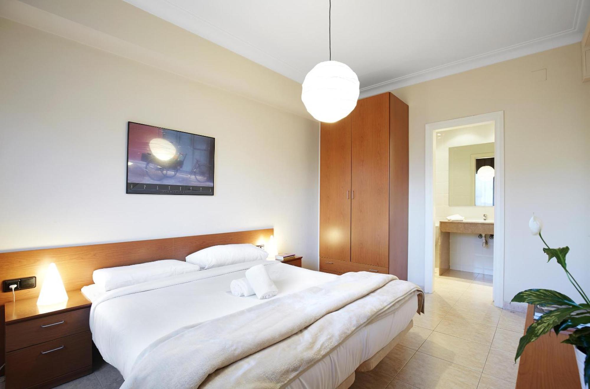 Apartamentos Calvet Barcelona Exterior photo